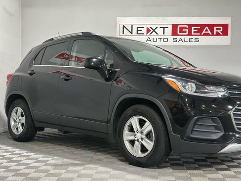 Used 2020 Chevrolet Trax LT FWD image 2