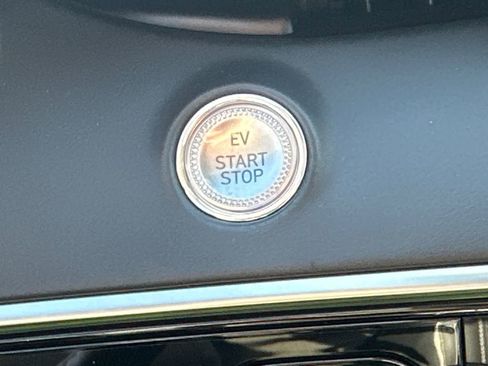 Used 2023 Genesis Electrified GV70 Advanced image 31