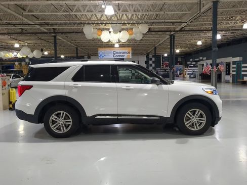 Used 2023 Ford Explorer XLT w/ Equipment Group 202A AWD/4WD image 7