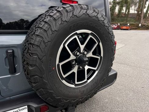 Used 2024 Jeep Wrangler Rubicon w/ Technology Group image 33