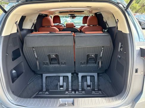 Used 2026 Kia Carnival SX w/ SX Dark Edition Package FWD image 22