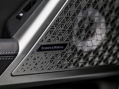 Used 2025 BMW i5 xDrive40 w/ Premium Package image 21