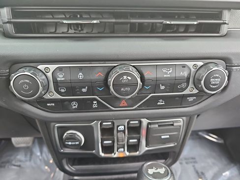 Certified 2024 Jeep Wrangler Sahara image 20