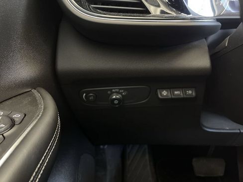 Used 2022 Buick Envision Avenir w/ Technology Package II AWD/4WD image 18