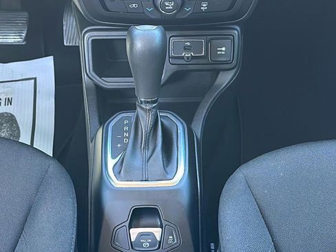 Used 2018 Jeep Renegade Latitude image 21