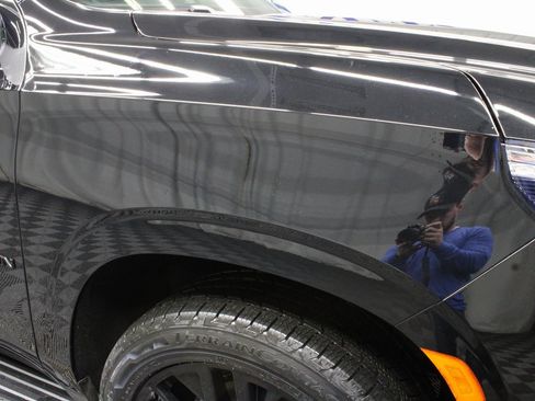 Used 2023 Chevrolet Suburban Premier image 29