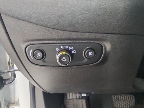 Used 2021 Chevrolet Equinox Premier FWD image 24