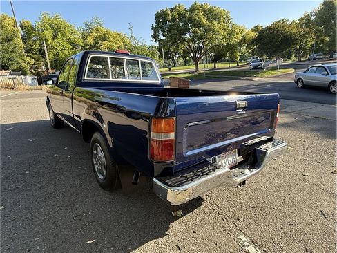Used 1994 Toyota Pickup DX RWD image 3