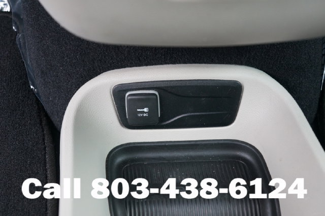 Used 2023 Chrysler Pacifica Touring-L FWD image 10