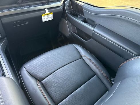 Used 2025 Ford F250 Lariat w/ Lariat Ultimate Package image 14