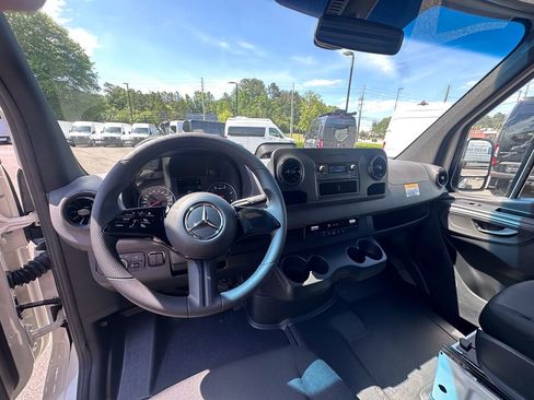New 2025 Mercedes-Benz Sprinter 2500 image 2