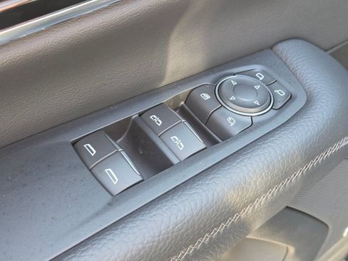 Used 2025 GMC Yukon Denali AWD/4WD image 26