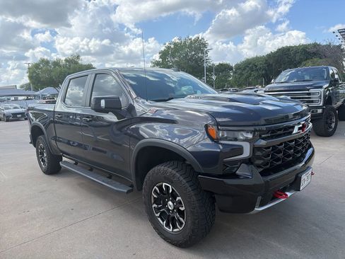 Used 2023 Chevrolet Silverado 1500 ZR2 w/ Technology Package AWD/4WD image 4