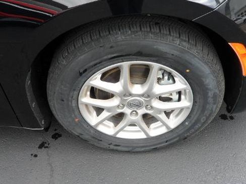 Used 2024 Chrysler Pacifica Touring-L FWD image 27