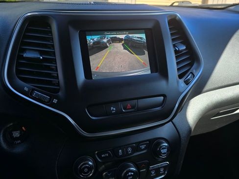 Used 2019 Jeep Cherokee Latitude Plus image 14