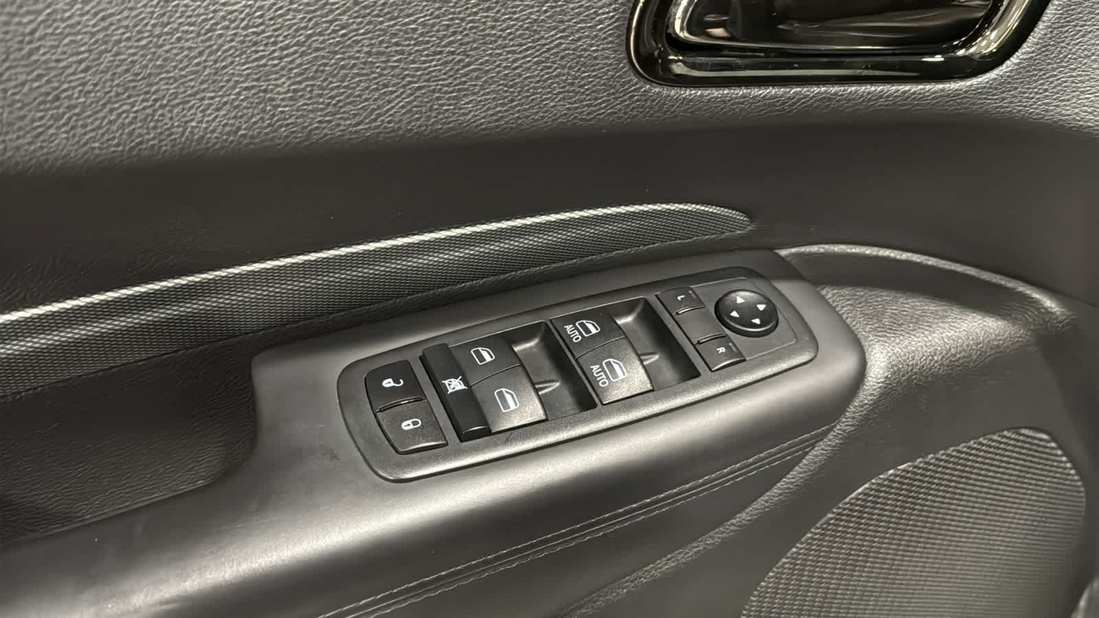 Used 2020 Dodge Durango R/T w/ Blacktop Package AWD/4WD image 23