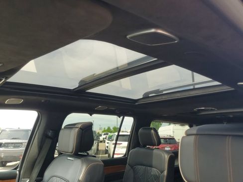 Used 2024 Jeep Grand Wagoneer L Series III AWD/4WD image 27