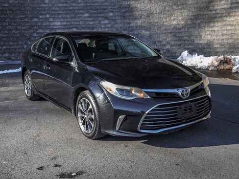 Used 2016 Toyota Avalon XLE image 2