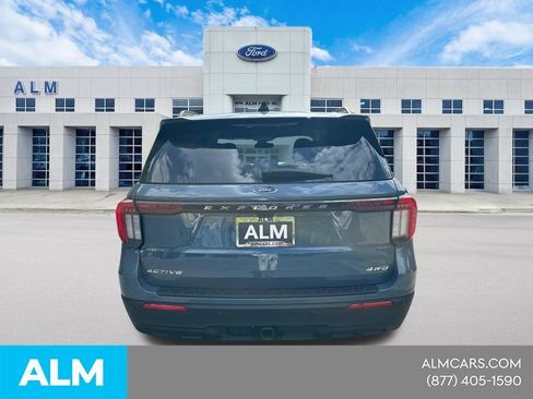 Used 2025 Ford Explorer Active AWD/4WD image 8
