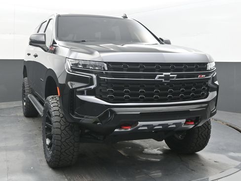 Used 2024 Chevrolet Tahoe Z71 w/ Luxury Package AWD/4WD image 3