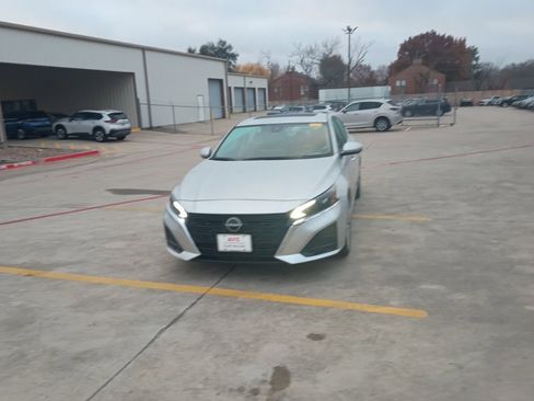 Used 2023 Nissan Altima 2.5 SL image 5
