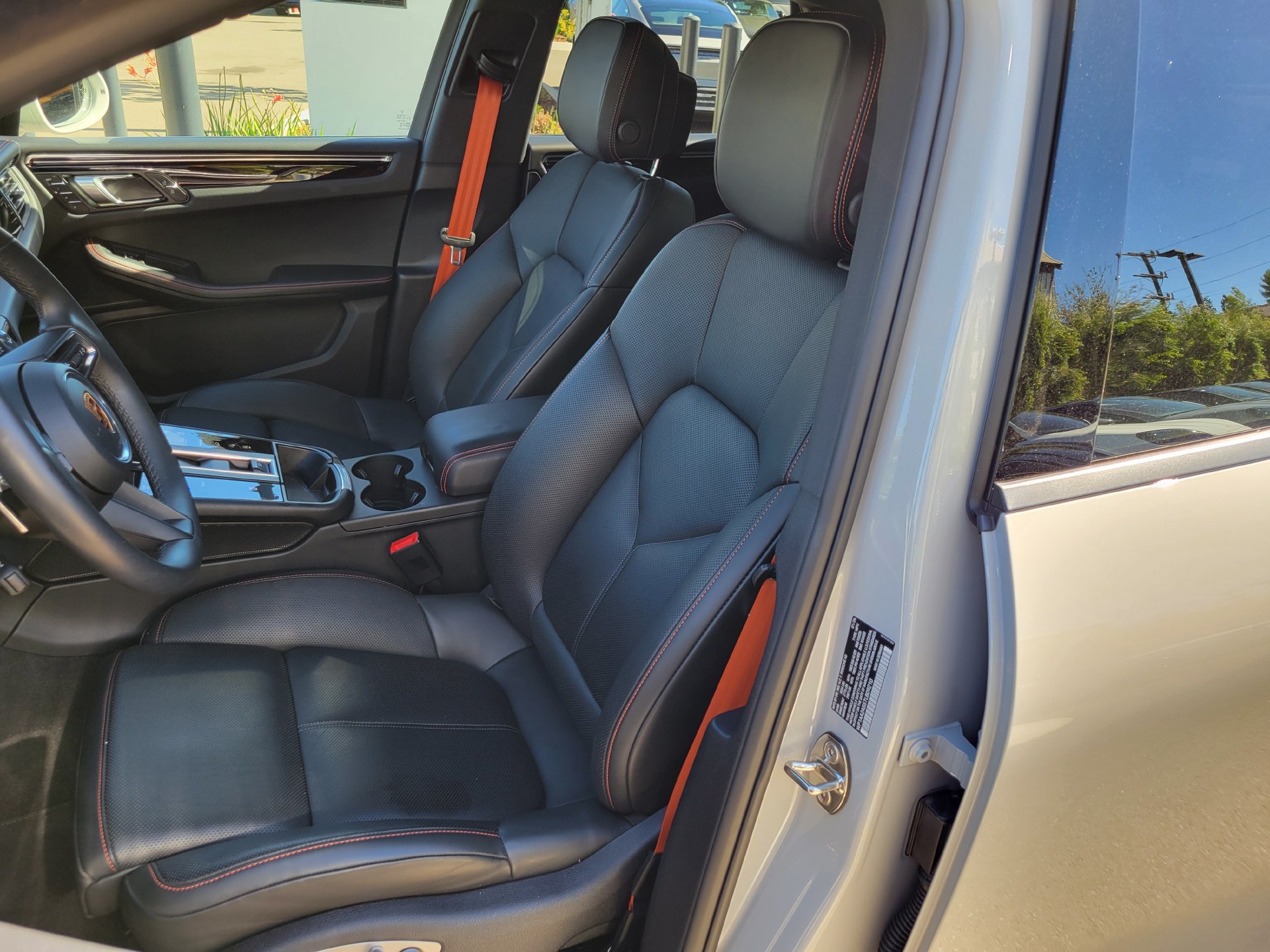 Used 2026 Porsche Macan AWD/4WD image 5