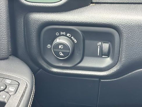 Used 2025 RAM 3500 Big Horn image 33