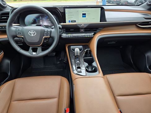 Used 2025 Toyota Crown Signia w/ Advanced Technology Package AWD/4WD image 10