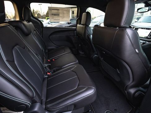 New 2026 Chrysler Pacifica Select FWD image 31