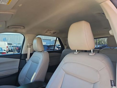 Used 2022 Ford Explorer XLT w/ Equipment Group 202A image 18