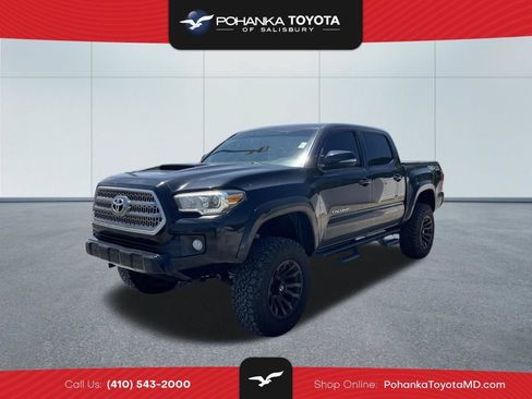 Used 2017 Toyota Tacoma TRD Sport w/ Premium & Technology Package AWD/4WD image 1