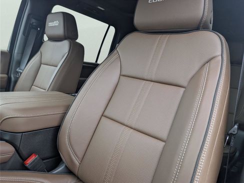New 2026 Chevrolet Suburban High Country image 11