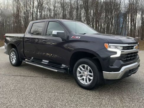 Used 2022 Chevrolet Silverado 1500 LT w/ Z71 Off-Road Package image 3