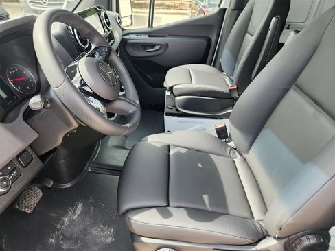 New 2025 Mercedes-Benz Sprinter 2500 image 3