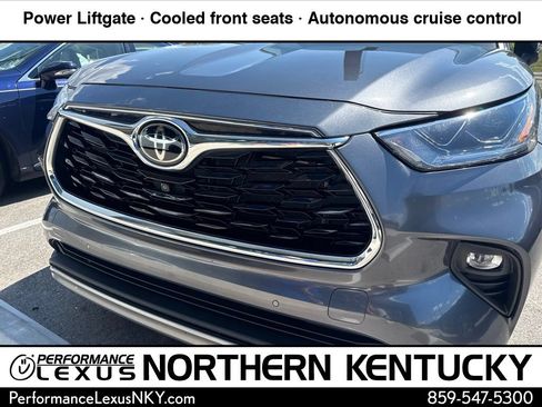 Used 2023 Toyota Highlander Platinum AWD/4WD image 1