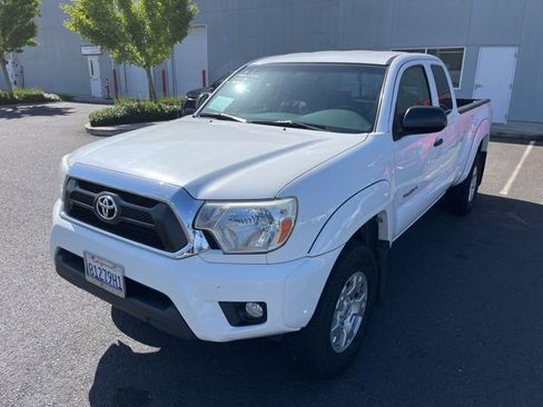 Used 2013 Toyota Tacoma 4x4 Access Cab V6 w/ SR5 Pkg image 3