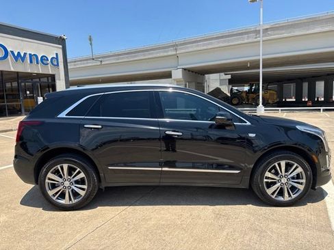 Used 2024 Cadillac XT5 Premium Luxury w/ Technology Package FWD image 2