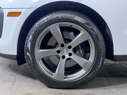 Certified 2023 Porsche Macan Turbo AWD/4WD image 11
