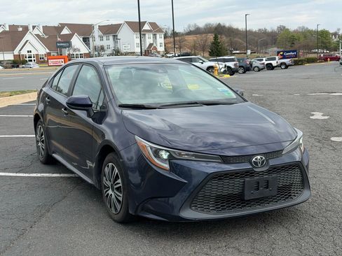 Used 2022 Toyota Corolla LE image 2