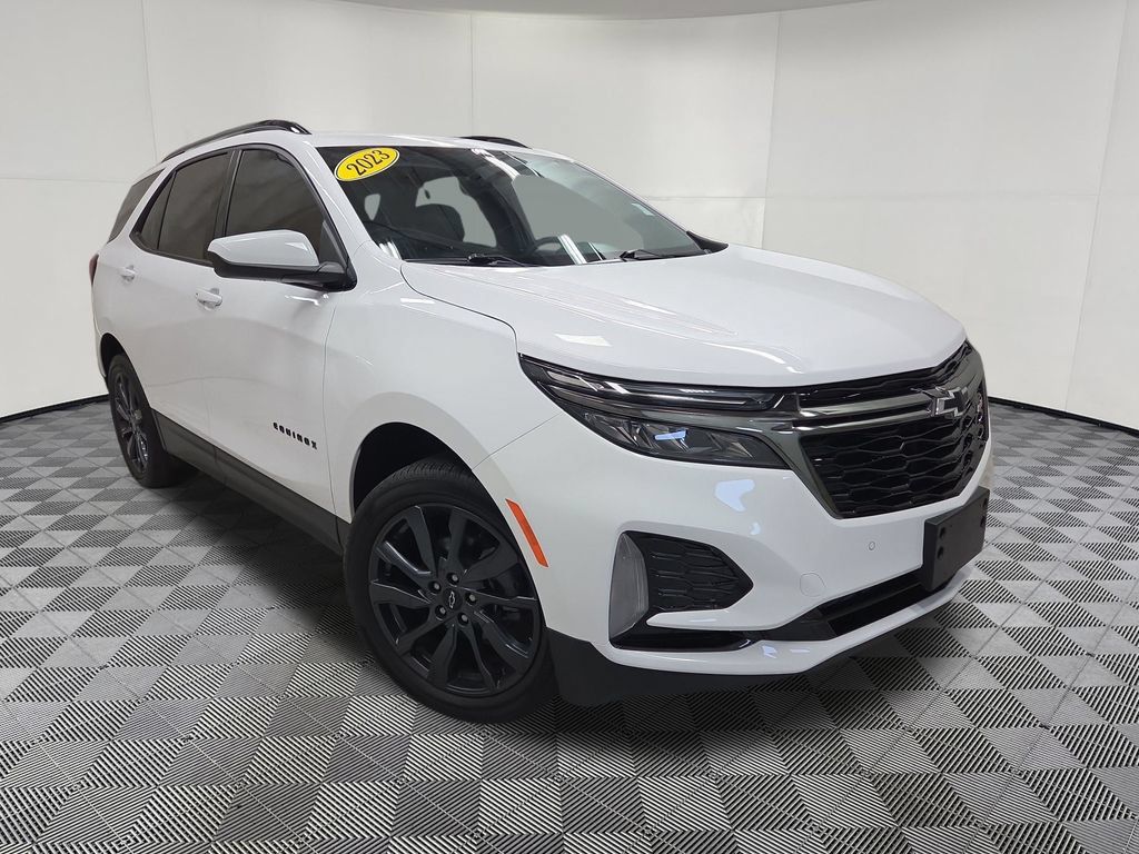 Used 2023 Chevrolet Equinox RS AWD/4WD image 3