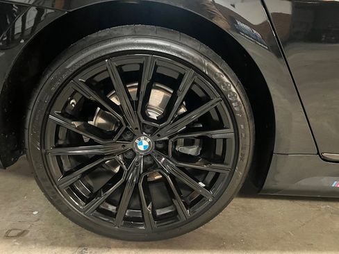 Used 2022 BMW 740i w/ M Sport Package image 13