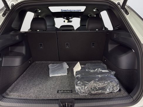New 2026 Volkswagen Tiguan SE R-Line AWD/4WD image 32
