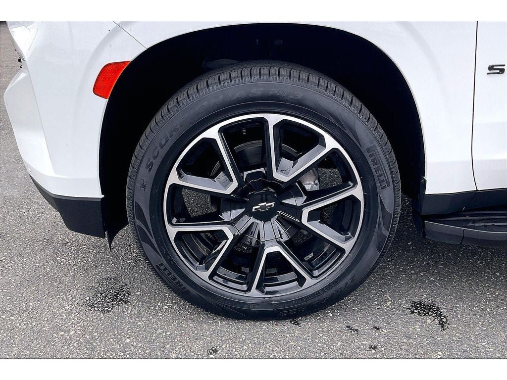 Used 2024 Chevrolet Suburban RST w/ Luxury Package AWD/4WD image 10