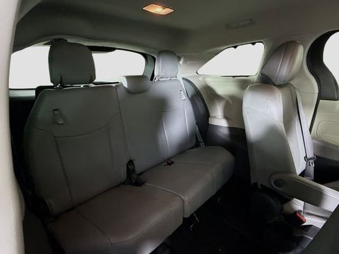 Certified 2024 Toyota Sienna Limited image 29