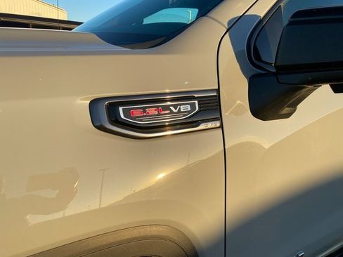 Used 2024 GMC Sierra 1500 AT4 w/ Technology Package image 9