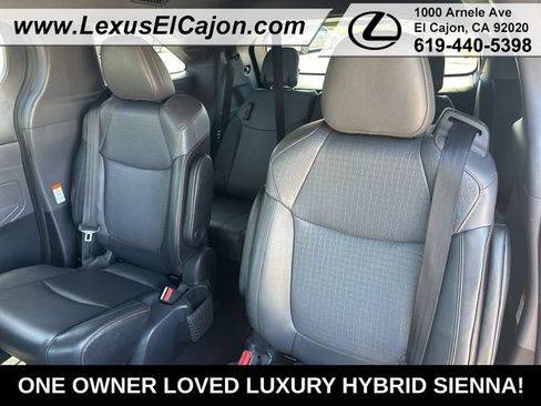 Used 2021 Toyota Sienna XSE w/ XSE Plus Package FWD image 17