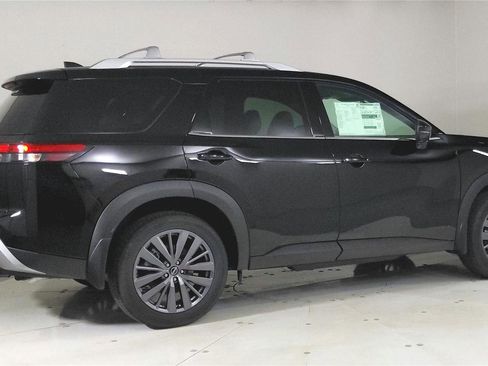 Certified 2023 Nissan Pathfinder SL w/ SL Premium Package image 3