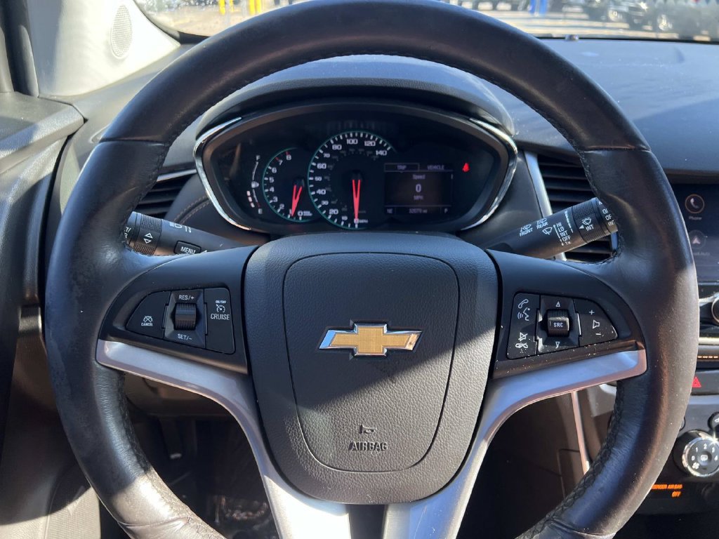 Used 2020 Chevrolet Trax LT w/ Sun & Sound Package FWD image 18