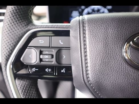 Used 2025 Toyota Sequoia Capstone AWD/4WD image 35