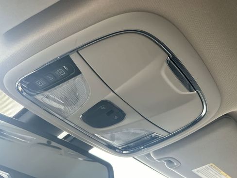 Certified 2017 Jeep Cherokee Latitude w/ Comfort/Convenience Group image 29